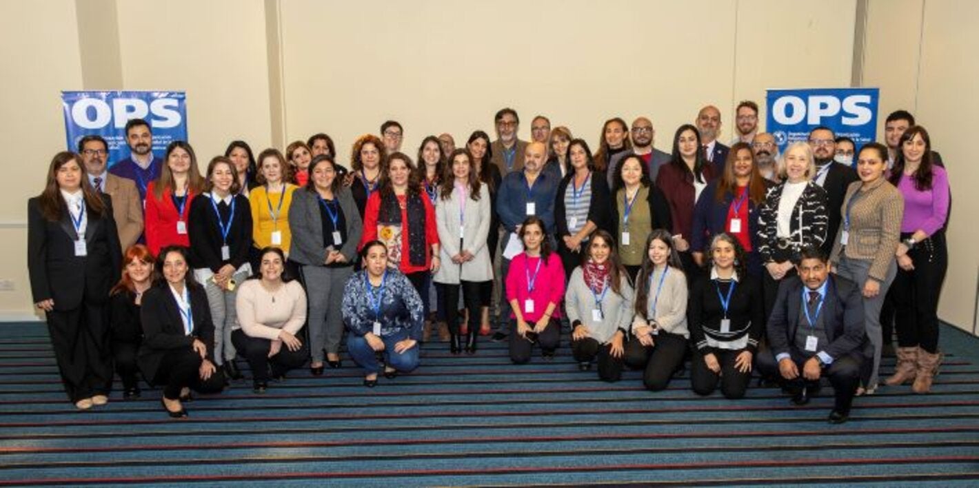 Foto grupal de las delegaciones de los países y de integrantes de OPS
