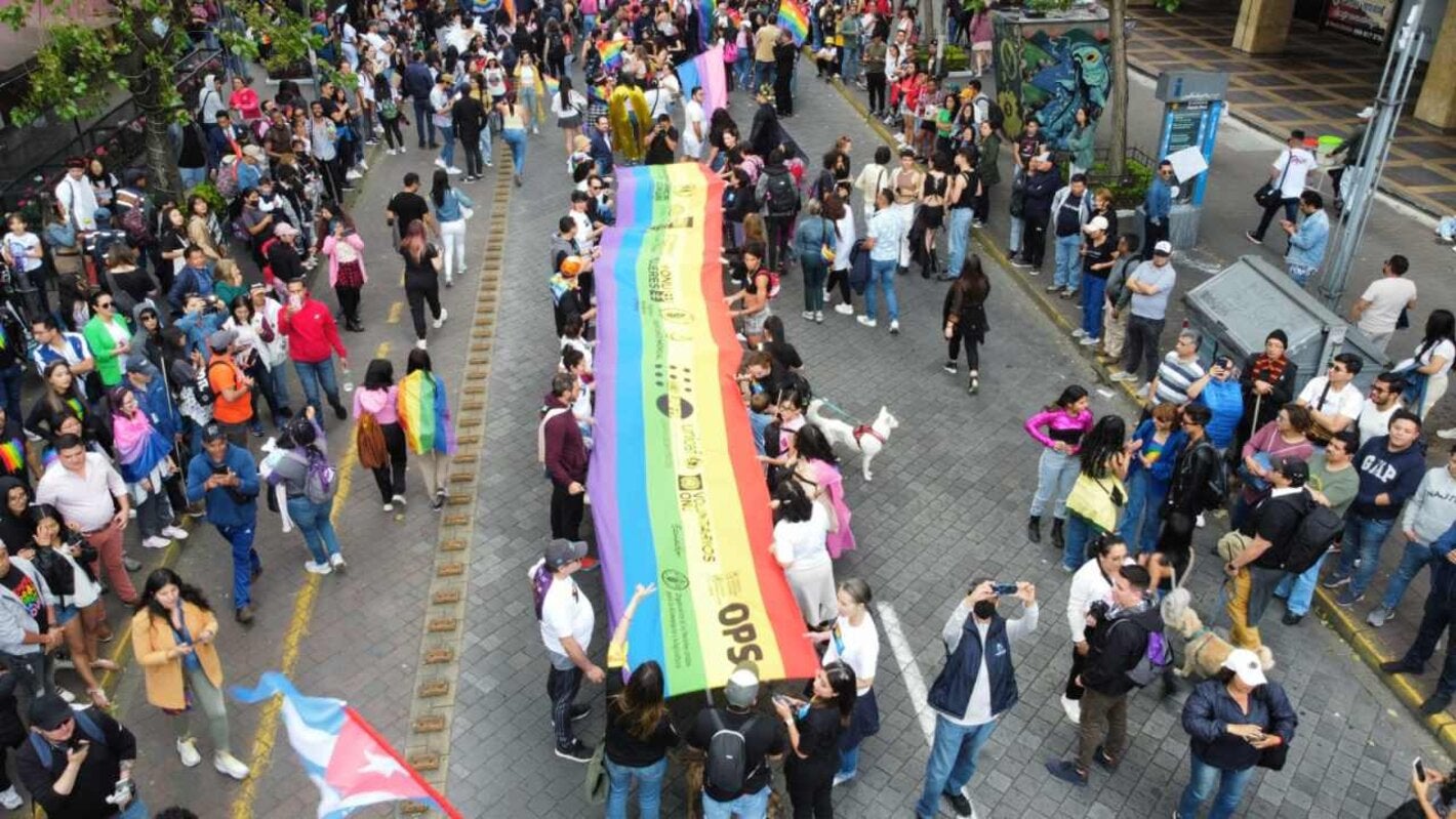 Equipo de OPS/OMS en Ecuador participó en Marcha del Orgullo LGBTIQ+