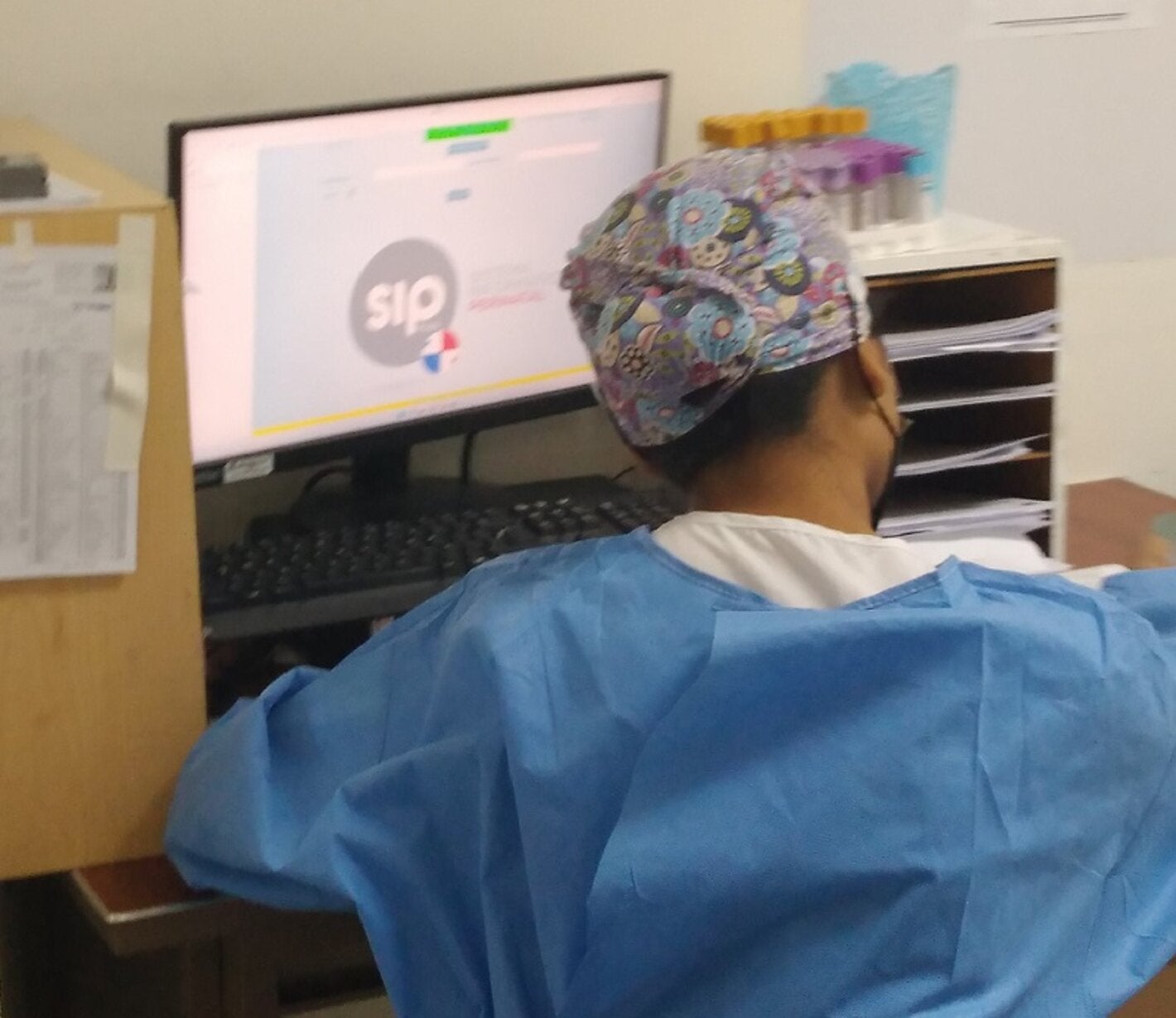 Mujer usando SIP Plus