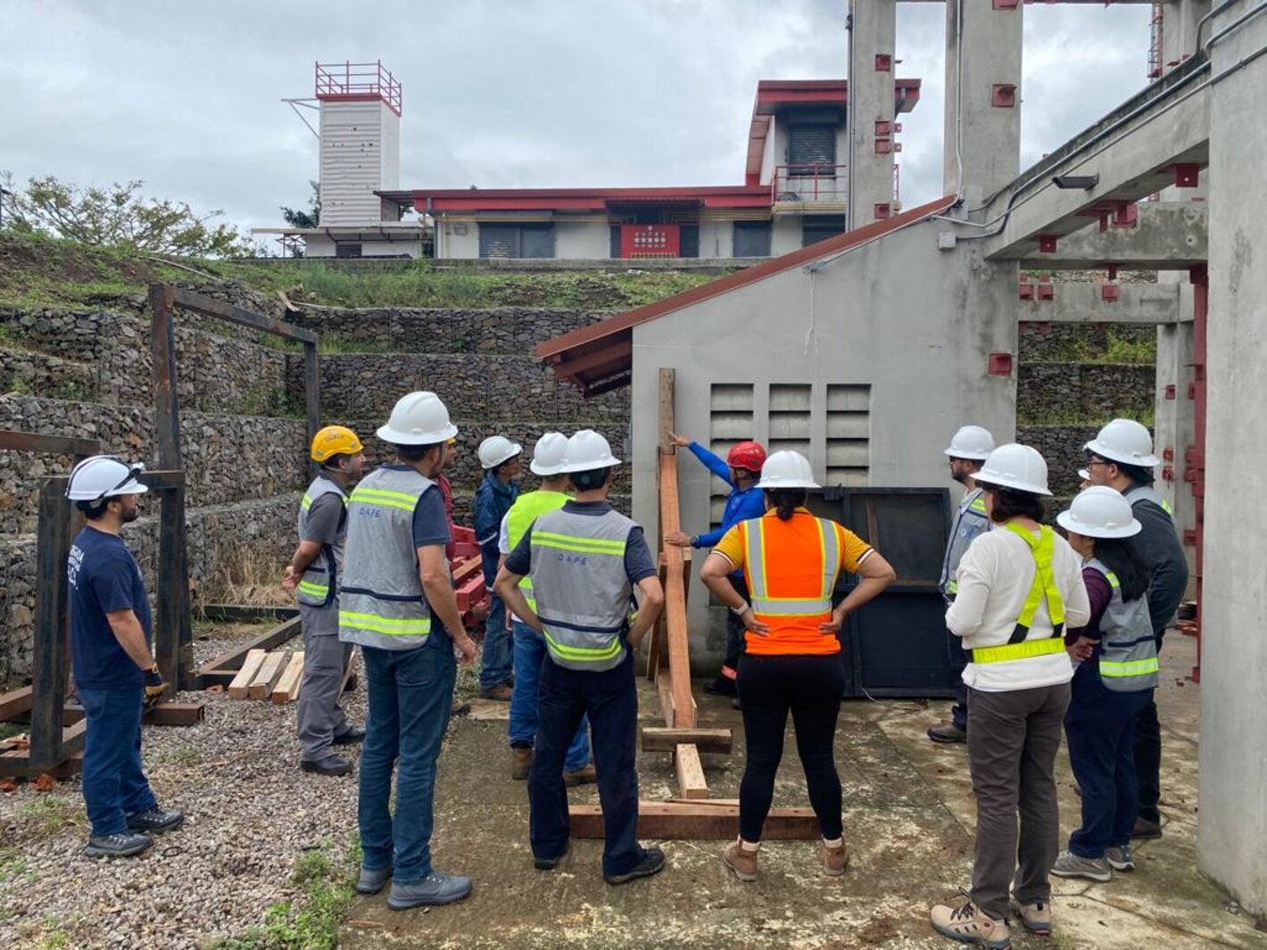 Participantes del curso durante uno de los ejercicios