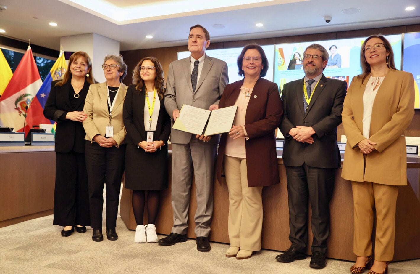 La Organización Panamericana de la Salud (OPS) y el Organismo Andino de Salud – Convenio Hipólito Unanue (ORAS – CONHU) renovaron un acuerdo de cooperación para mejorar las condiciones de salud de la población de esa subregión latinoamericana.