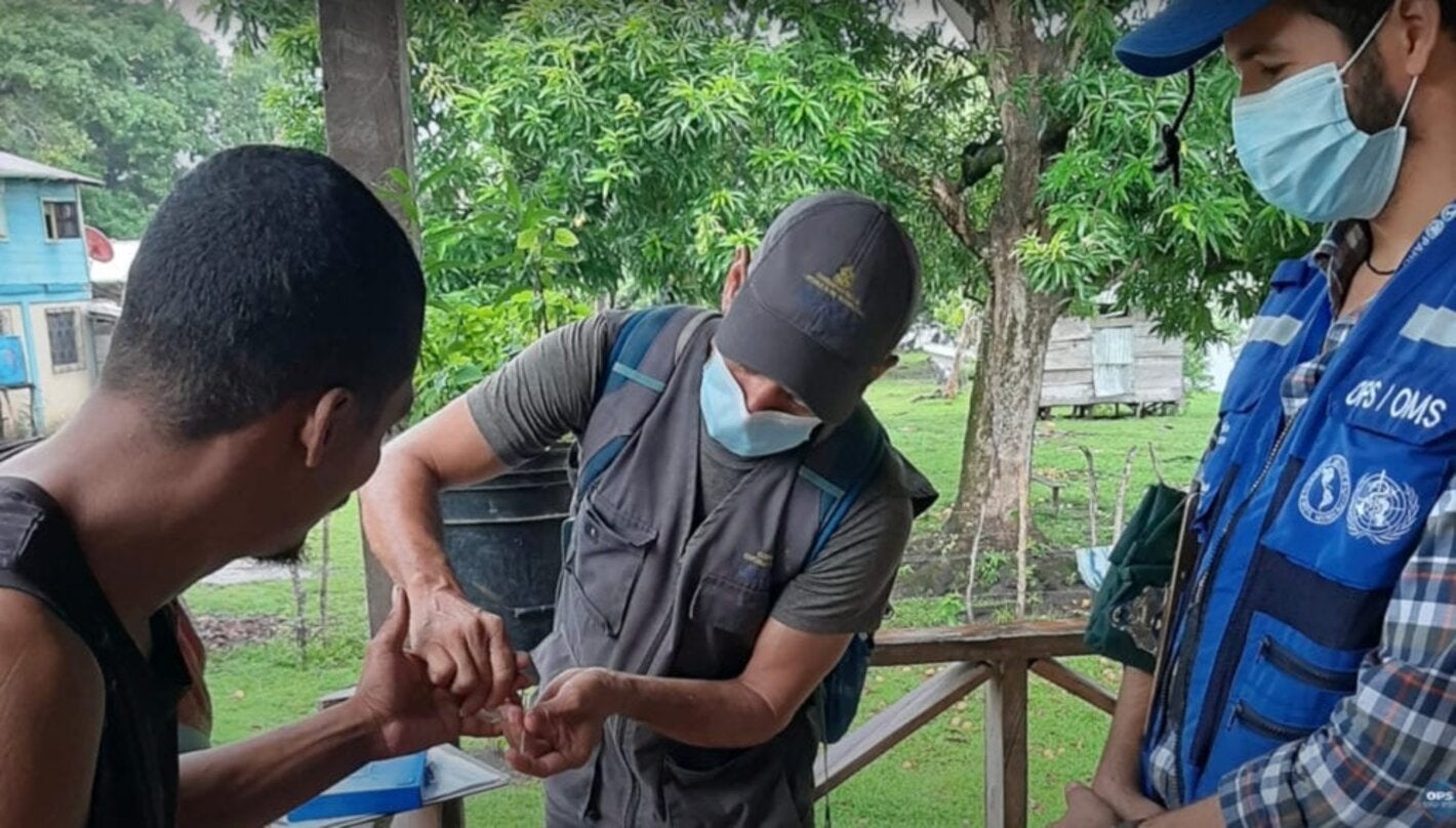 toma de muestra para la deteccción de la malaria en Honduras
