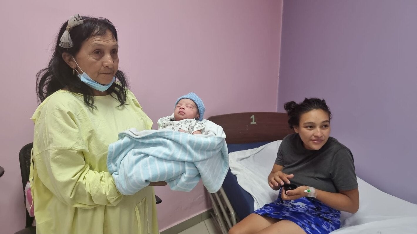Abuela nieta y nuera en Atima, Santa Bárbara