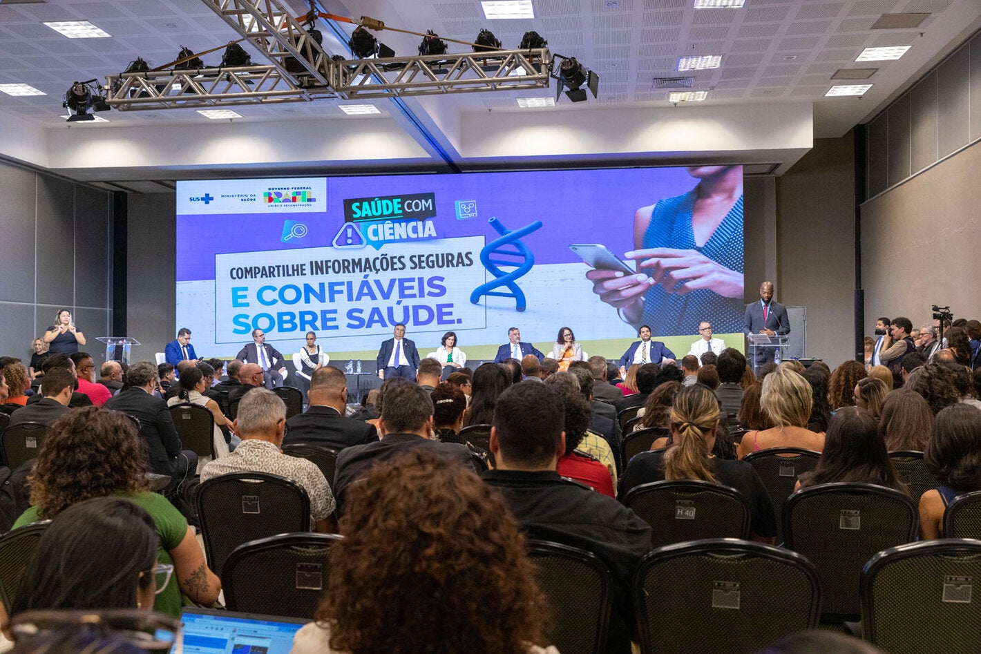 Brasil lança programa para defender as vacinas e combater a desinformação -  OPAS/OMS