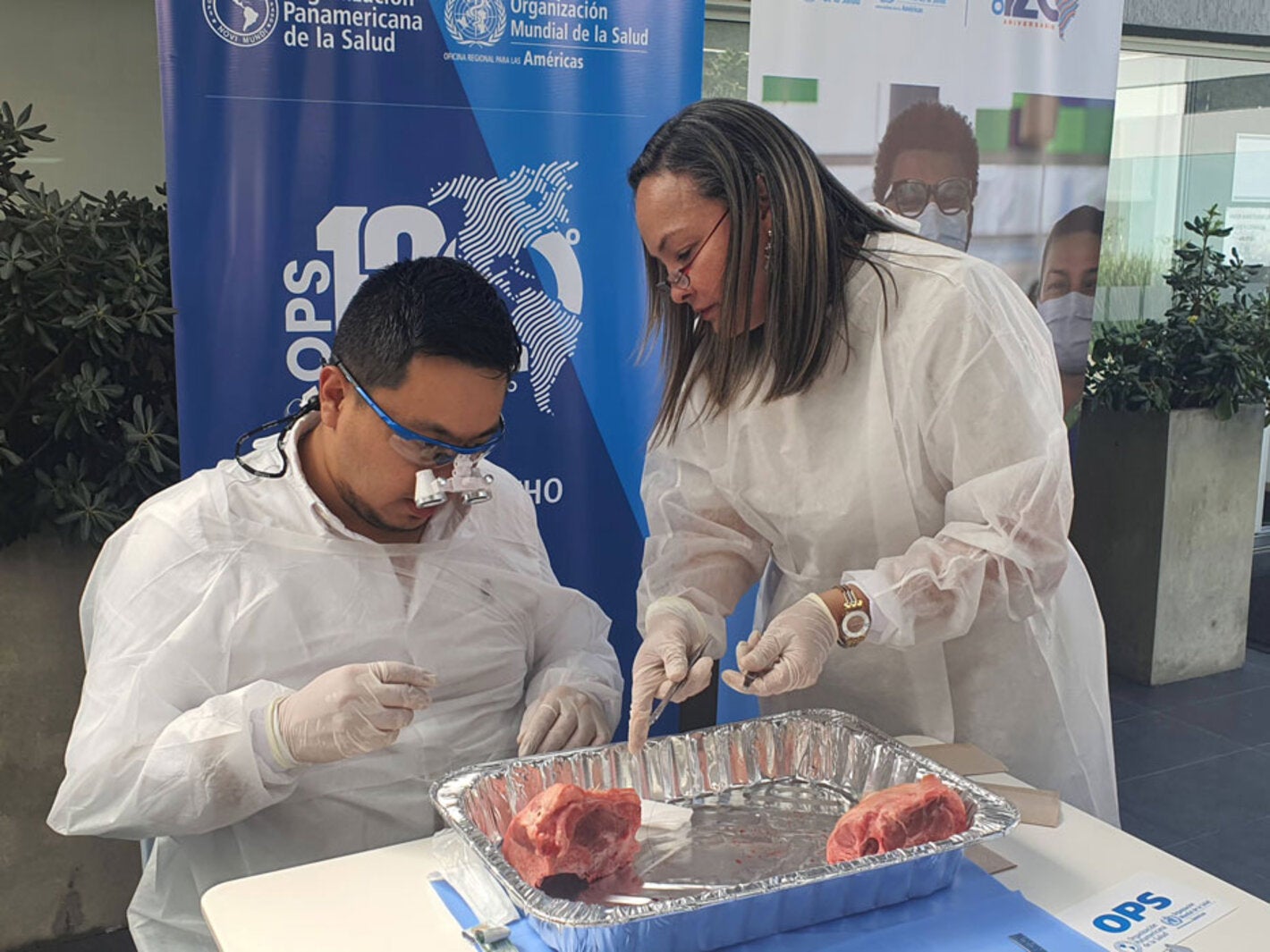 personas practicando CX