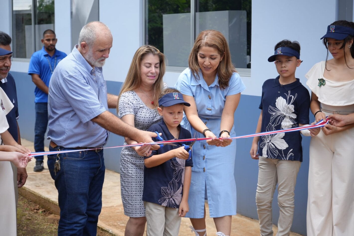 Ministra de Salud en el corte de cinta