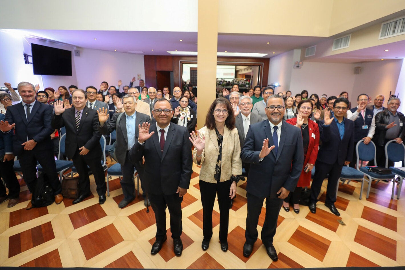 Autoridades y asistentes al evento