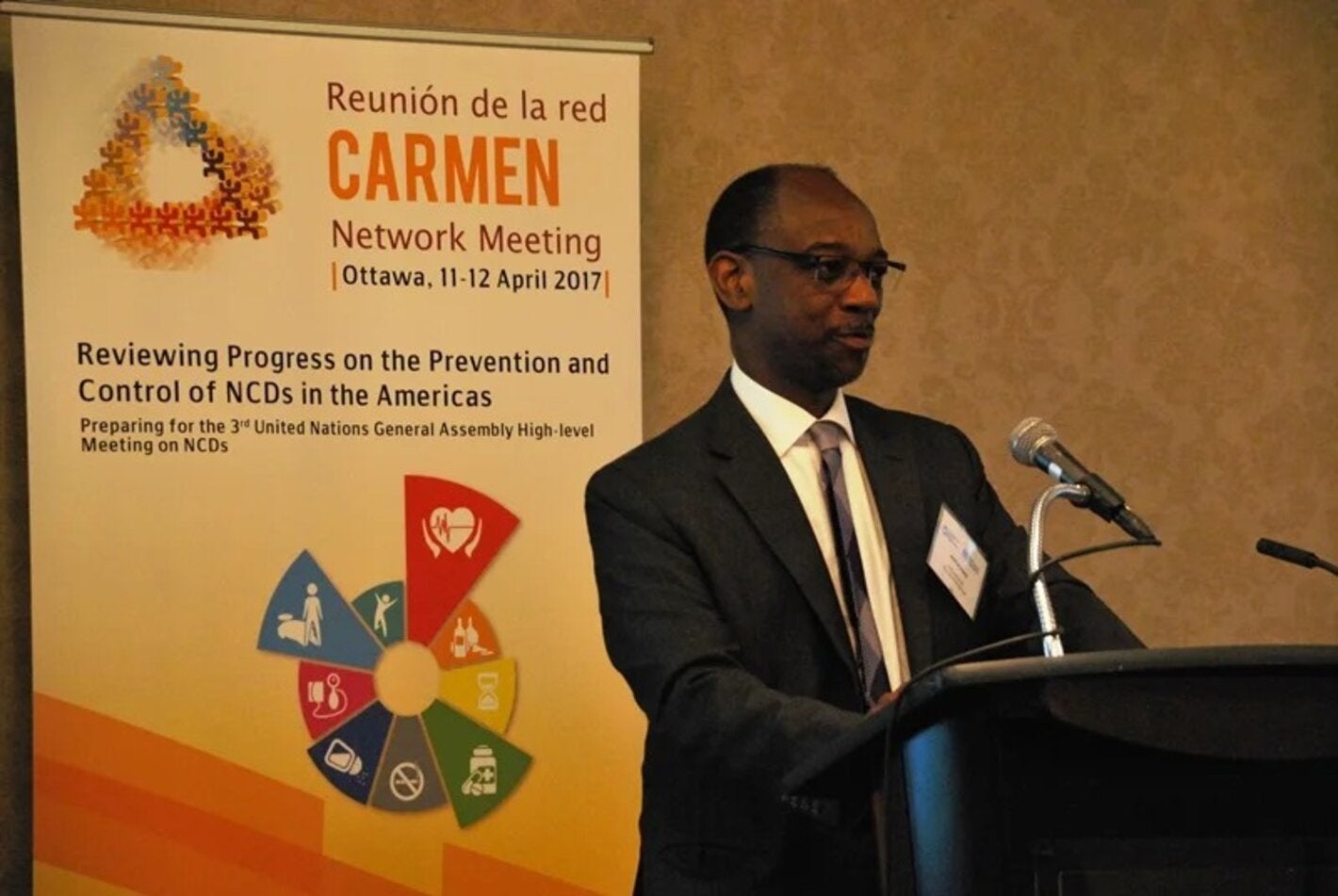 Dr Anselm Hennis Presenting