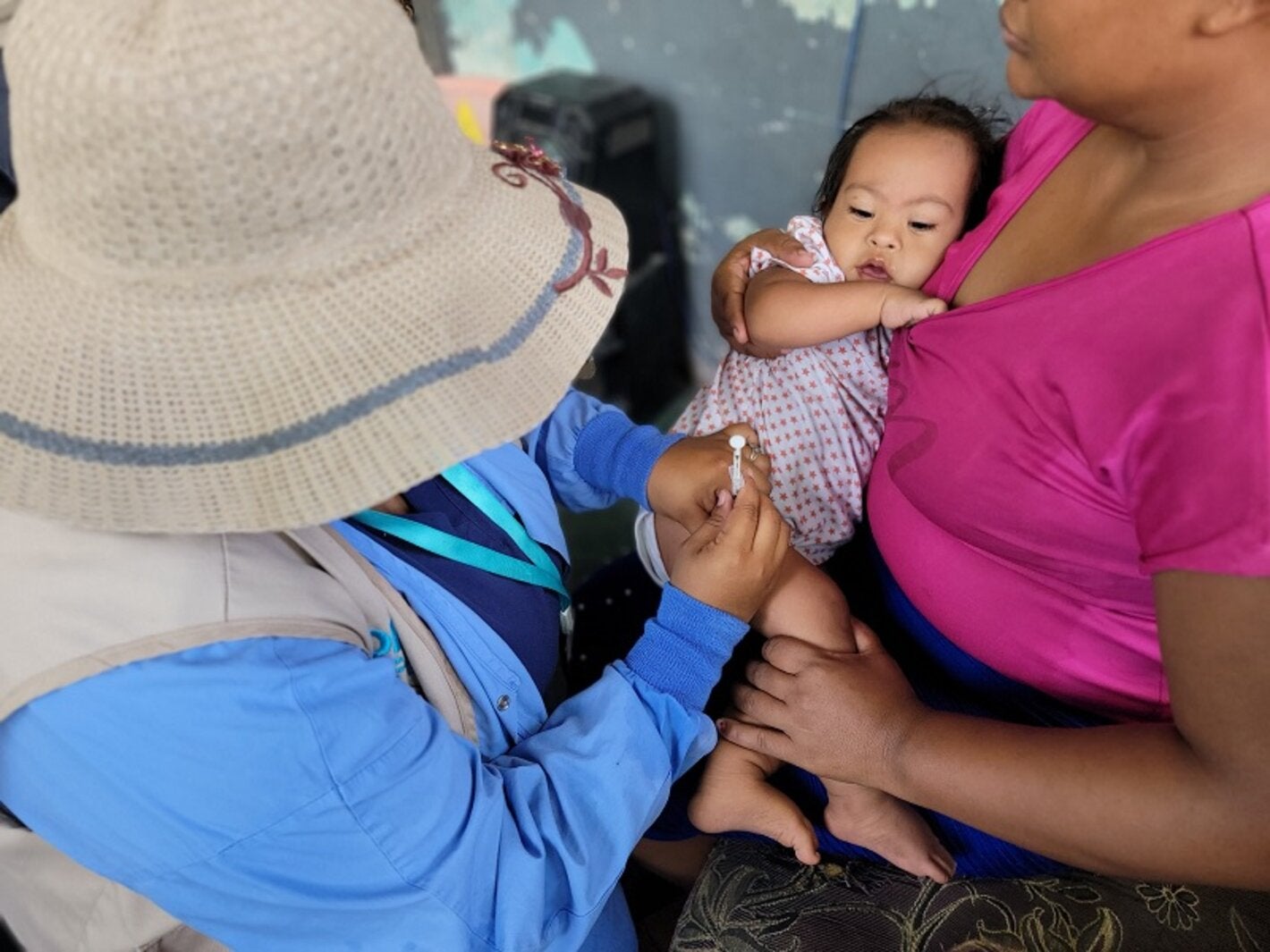 vacunación COVID-19 a niña menor de 5 años