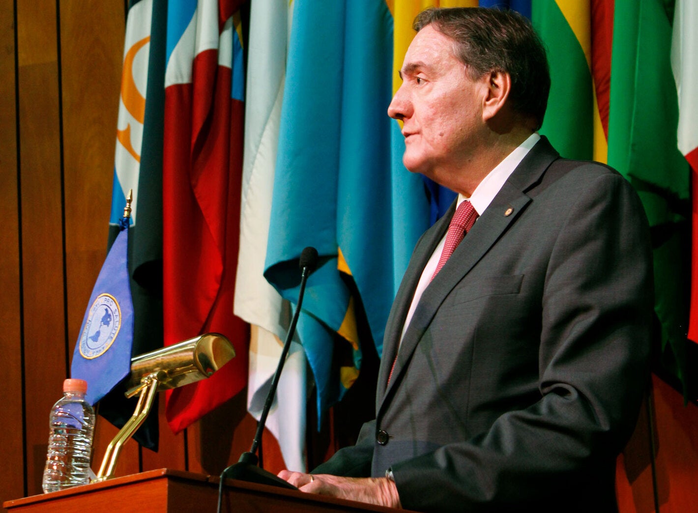 Jarbas Barbosa, destacó en un encuentro regional de farmacovigilancia que la crisis desatada por la COVID-19 mostró la importancia de diversificar geográficamente la producción de tecnologías sanitarias a fin de garantizar un acceso equitativo que permita avanzar hacia la salud universal en las Américas