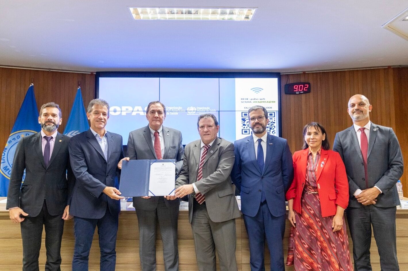 Membros das instituições envolvidas na parceria