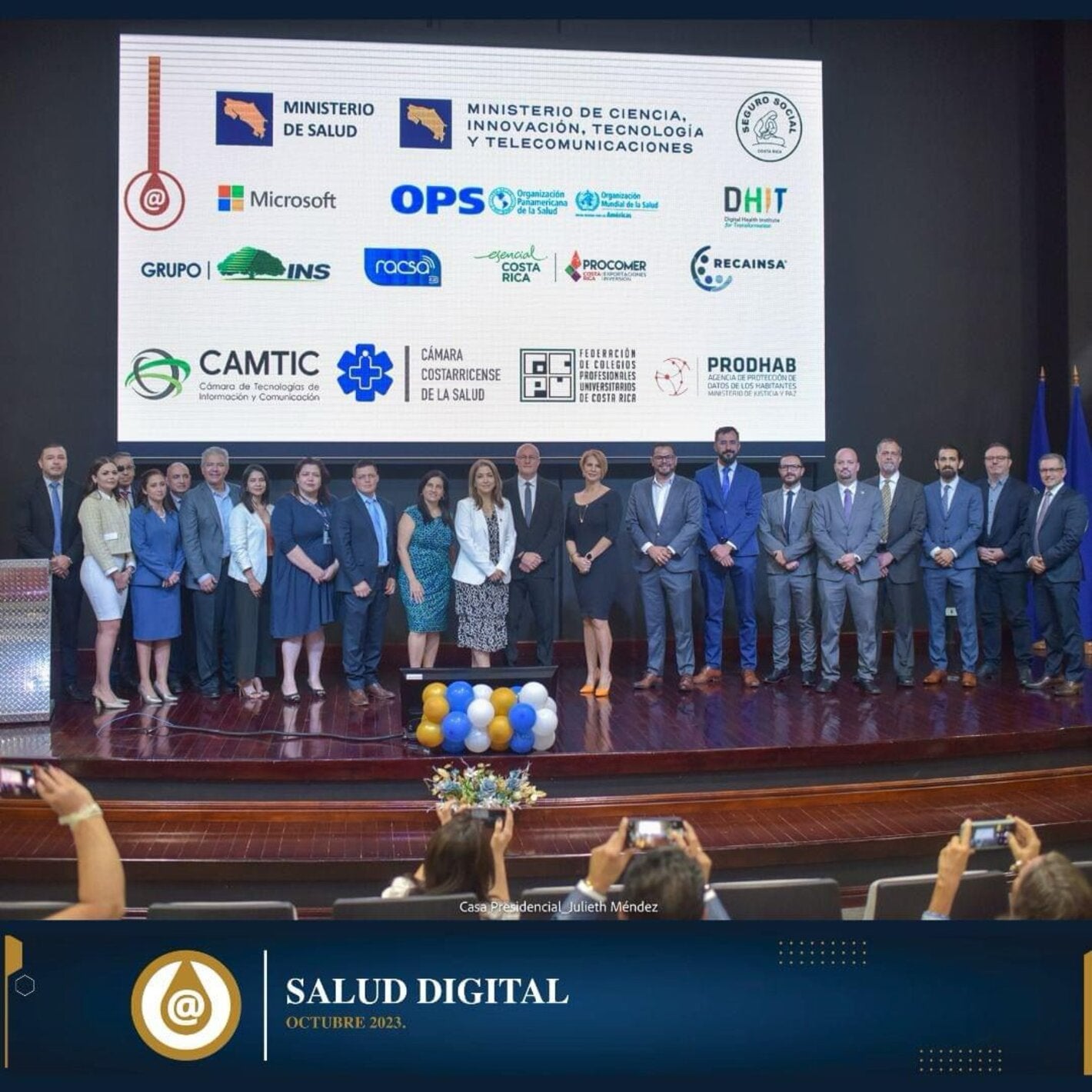 Autoridades en el evento de lanzamiento de la hoja de ruta de salud digital