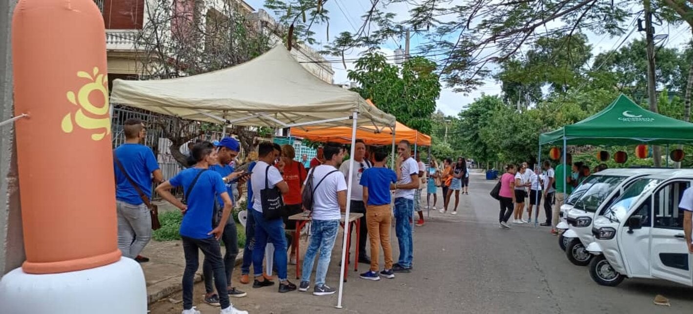 Feria comunitaria en Cuba por el Día Mundial del Sida
