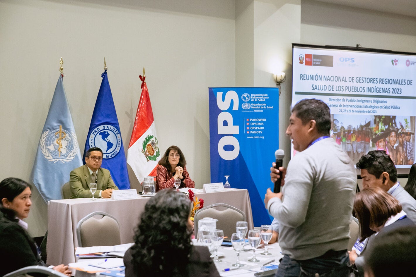 Participante se presenta durante el taller