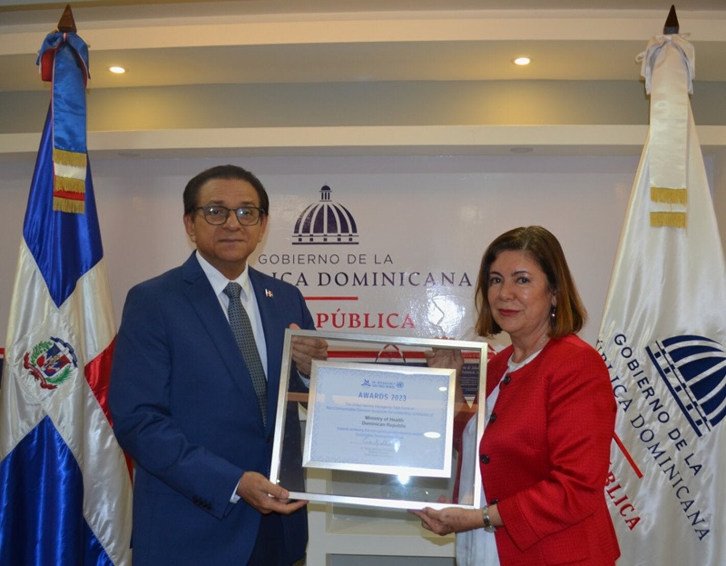 OPS en República Dominicana hace entrega premio en salud mental de OMS a Ministerio de Salud