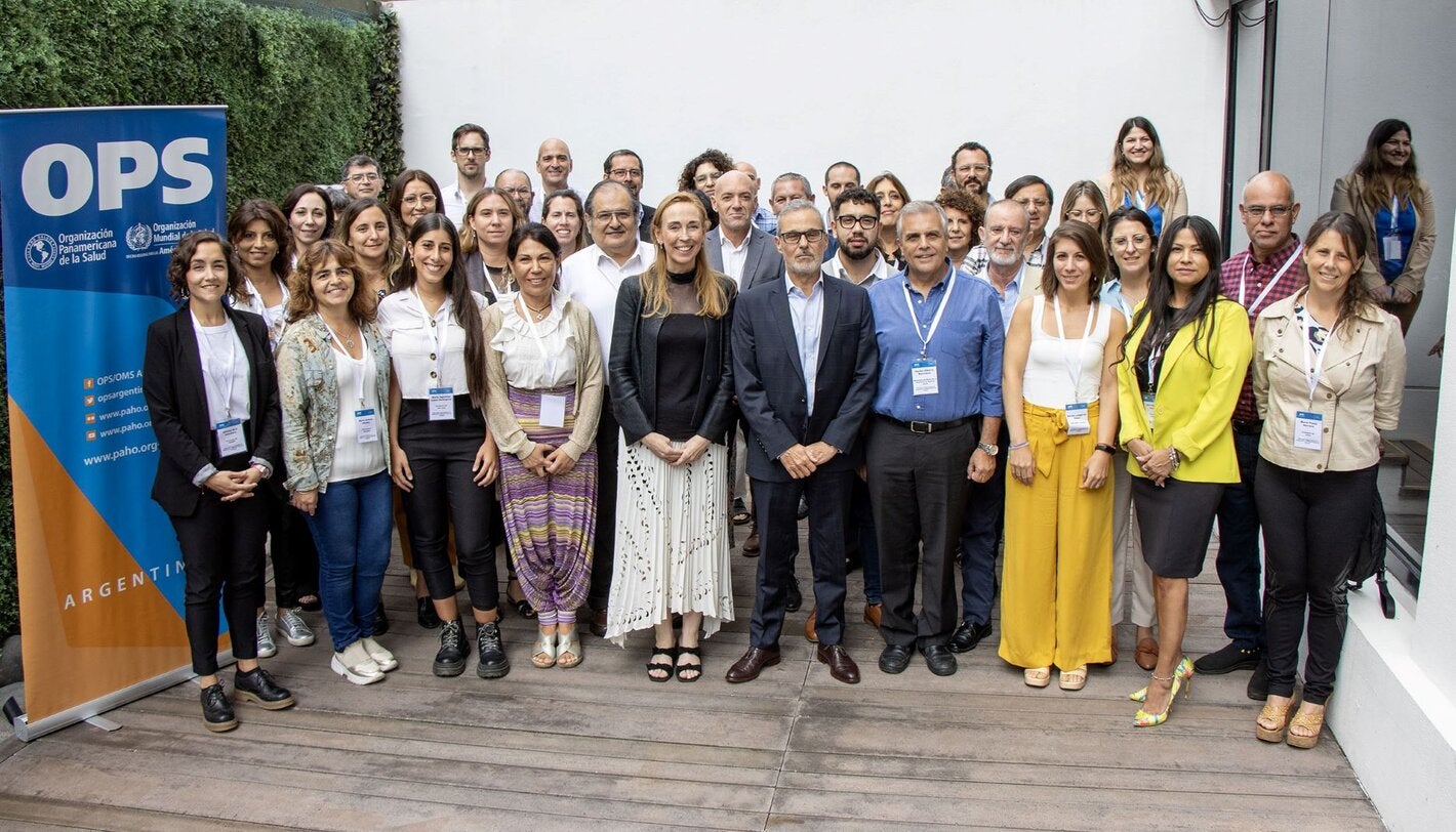 foto de los participantes del taller y de la representante de OPS en Argentina y del ministro de Salud de la Nación