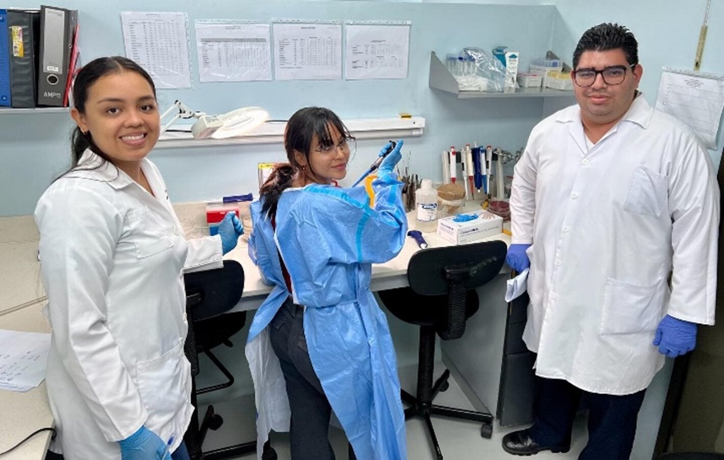 Fortalecer la vigilancia, prevención y contención de la Resistencia Antimicrobiana 