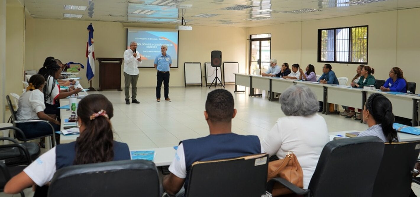 Expertos capacitan facilitadores en Diálogos de Saberes con Teatro Espontáneo