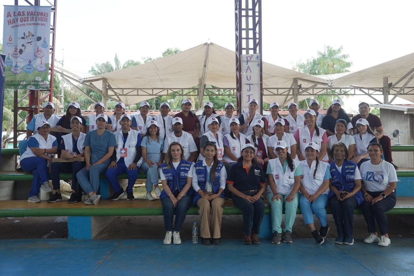 grupo de vacunadoras y OPS