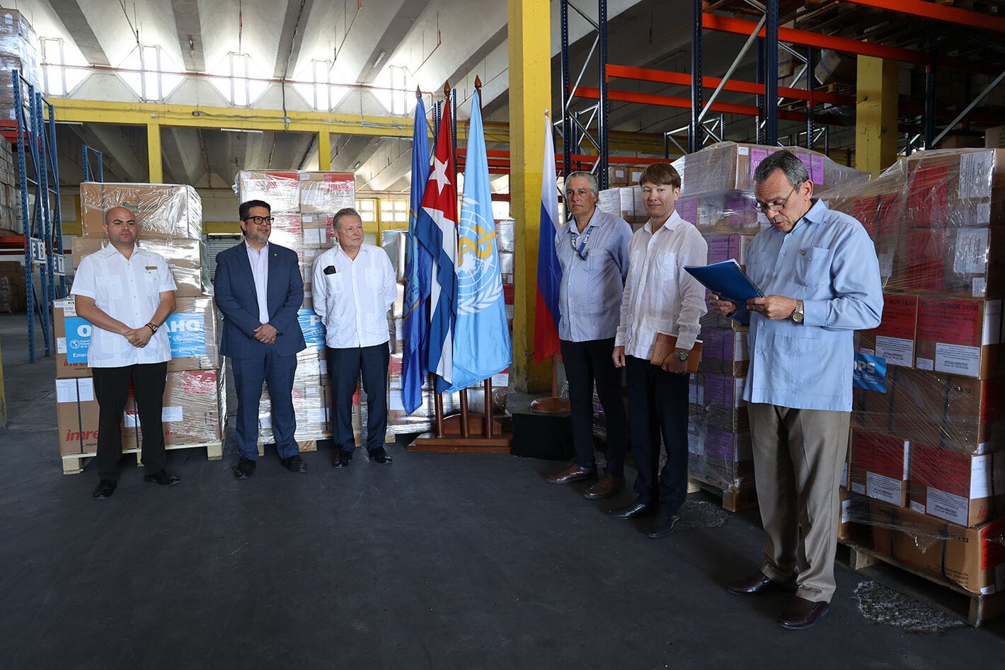 Acto de entrega oficial de donación rusa a Cuba de kits médicos de emergencias