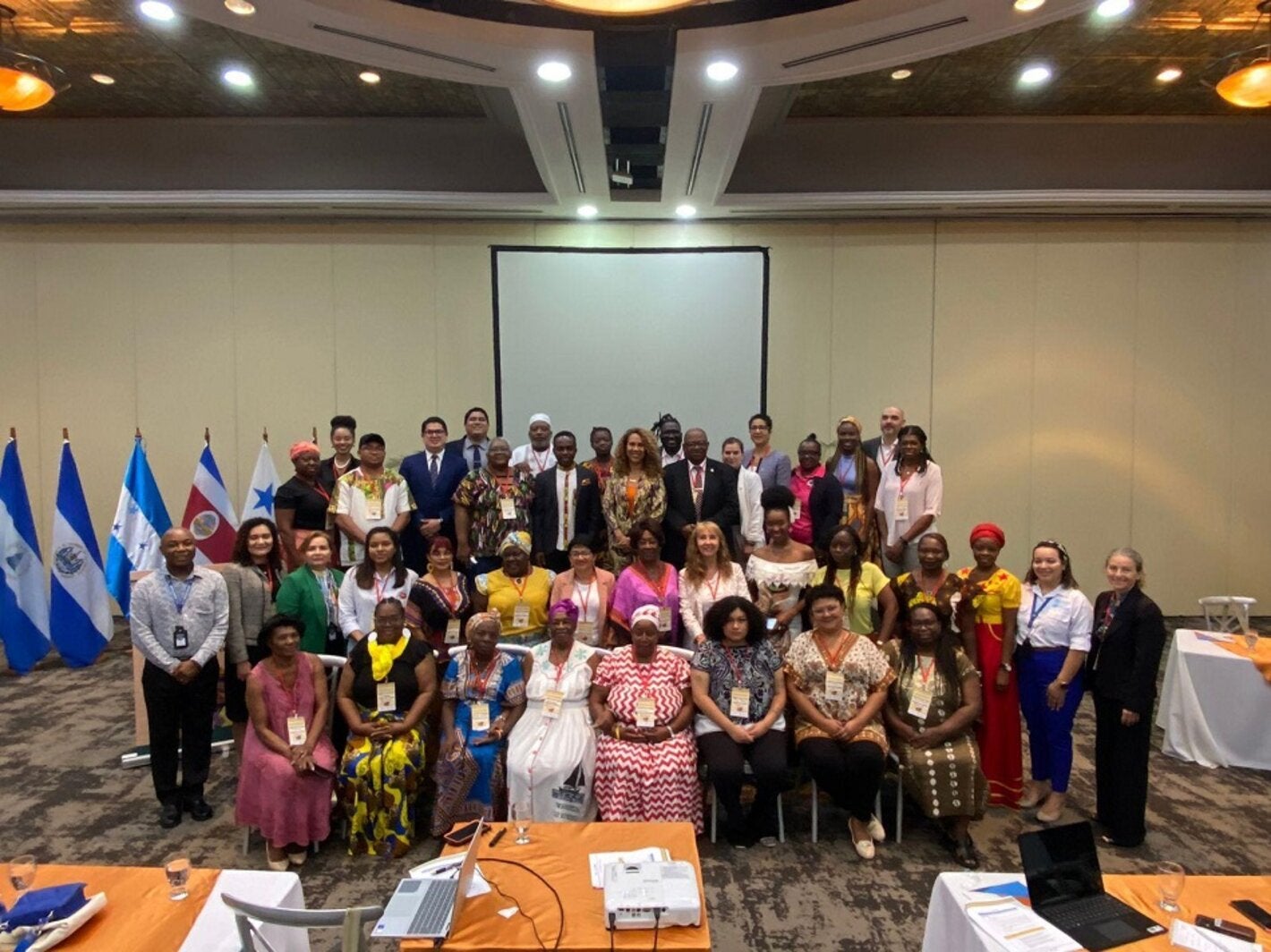 Foto de grupo consulta afrodescendiente