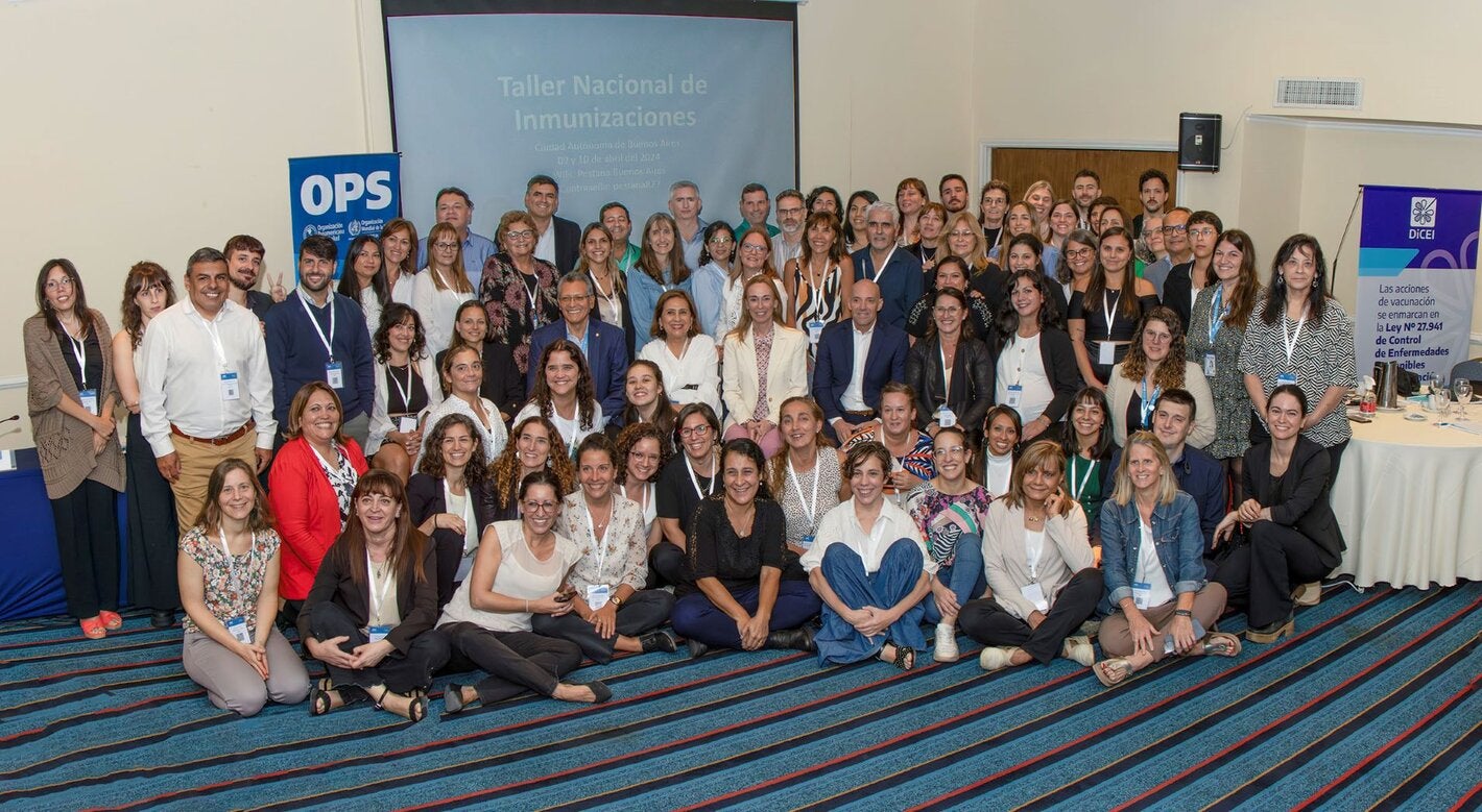 Foto grupal de las y los participantes del taller