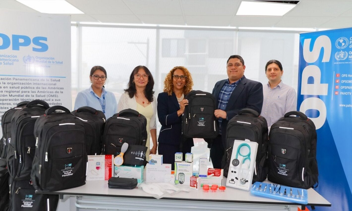 Mochilas para ESFAM donadas a Roatán