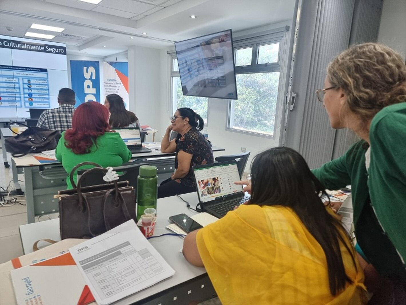 Participantes en el taller sobre parto culturalmente seguro