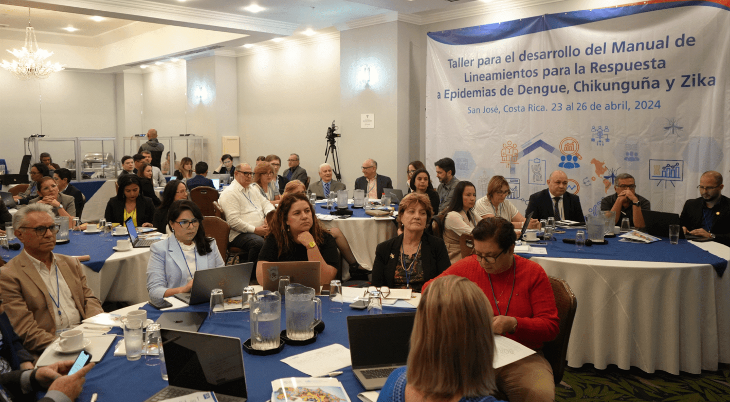 Participantes durante la sesión inaugural