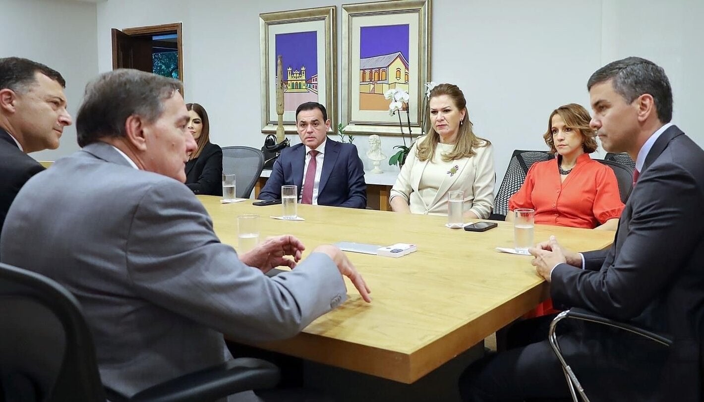 Jarbas Barbosa, fue recibido hoy por el Presidente de la República de Paraguay, Santiago Peña, para discutir temas prioritarios de salud para el país.