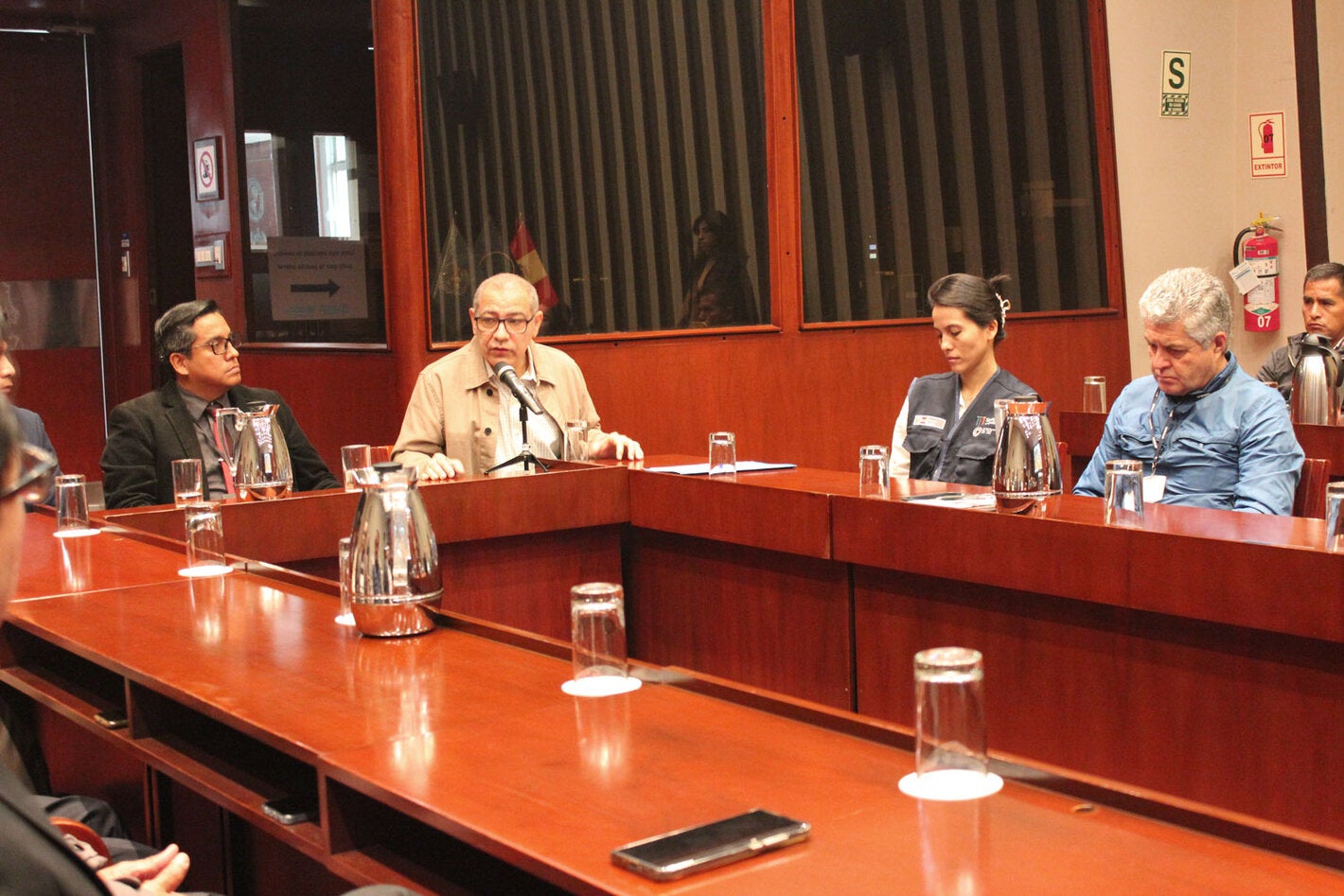 Autoridades brindan palabras de apertura de la reunión