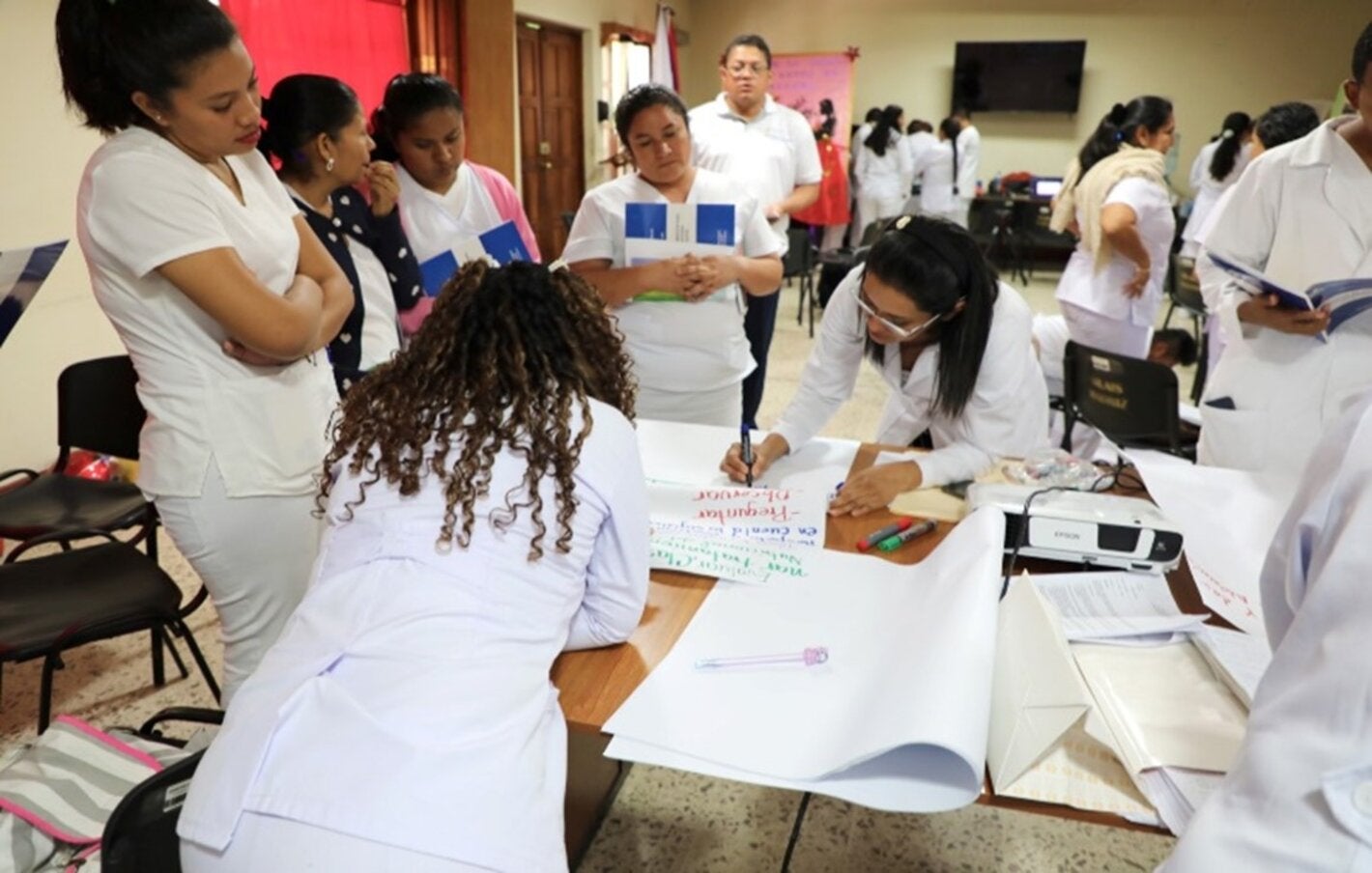 Fortalecimiento de competencias en personal de salud sobre salud del adolescente