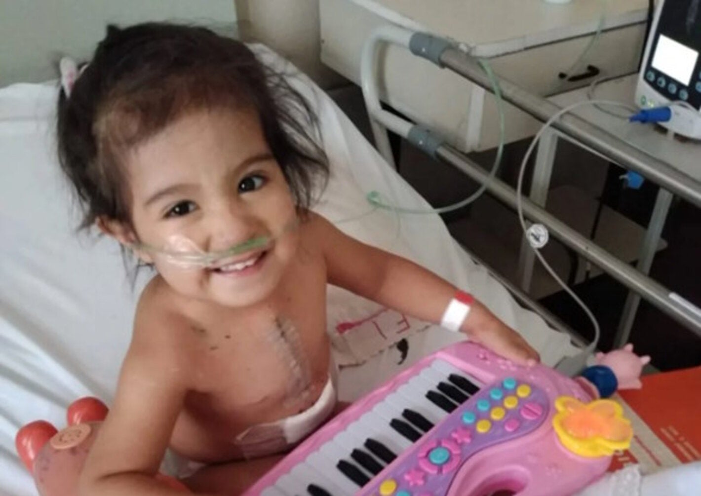 niña en hospital