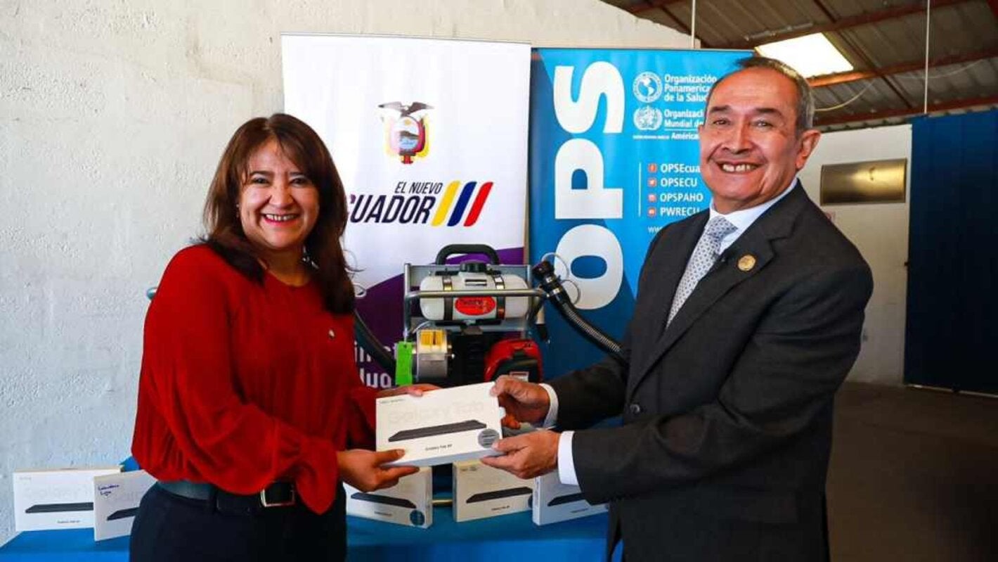 OPS Ecuador dona equipos portátiles de fumigación para control del Dengue