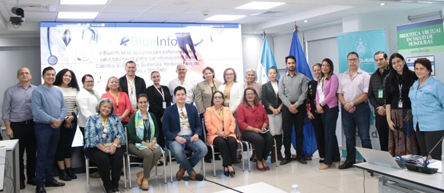 Autoridades y asistentes al lanzamiento de e-BlueInfo Honduras