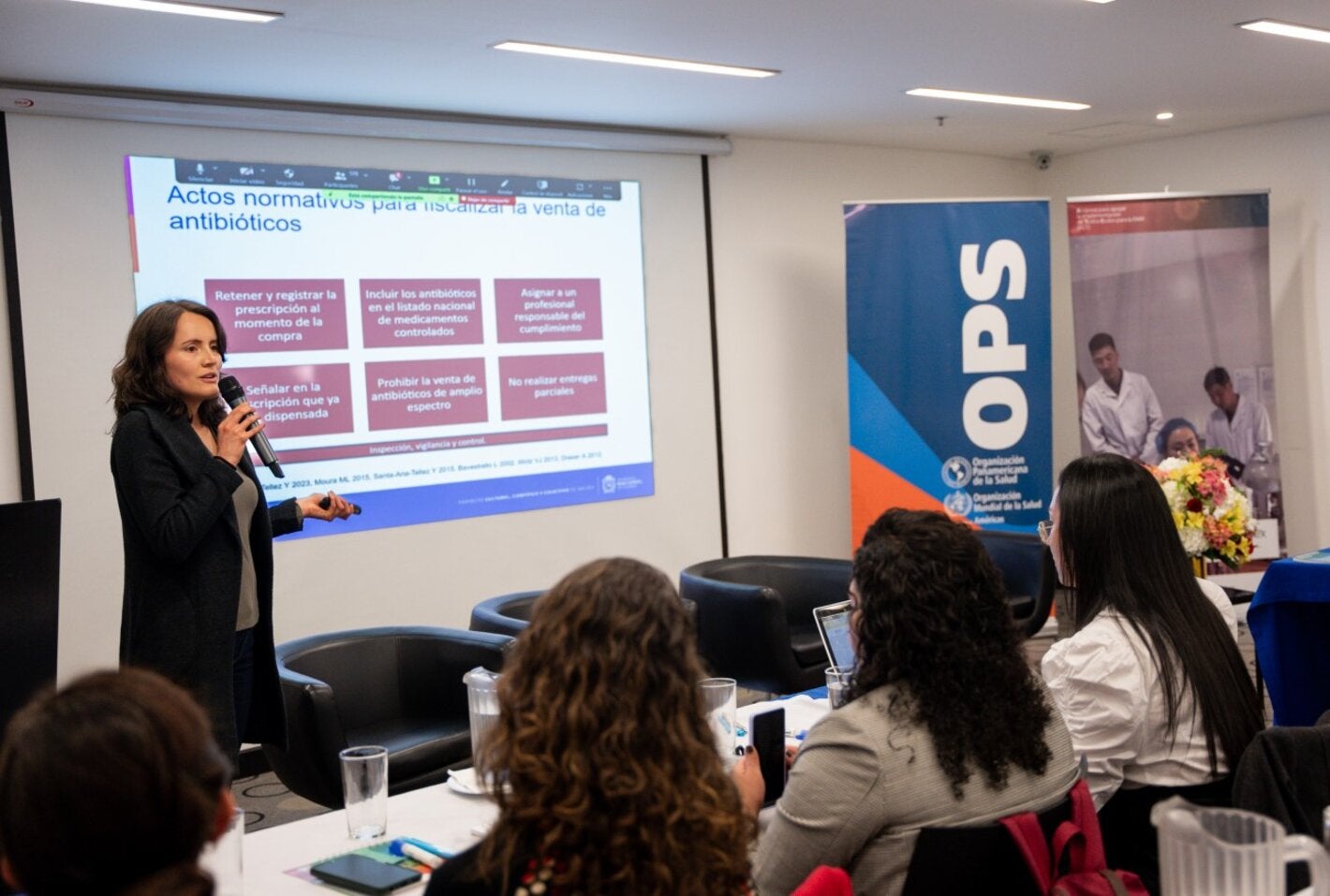 Antibióticos solamente con fórmula médica