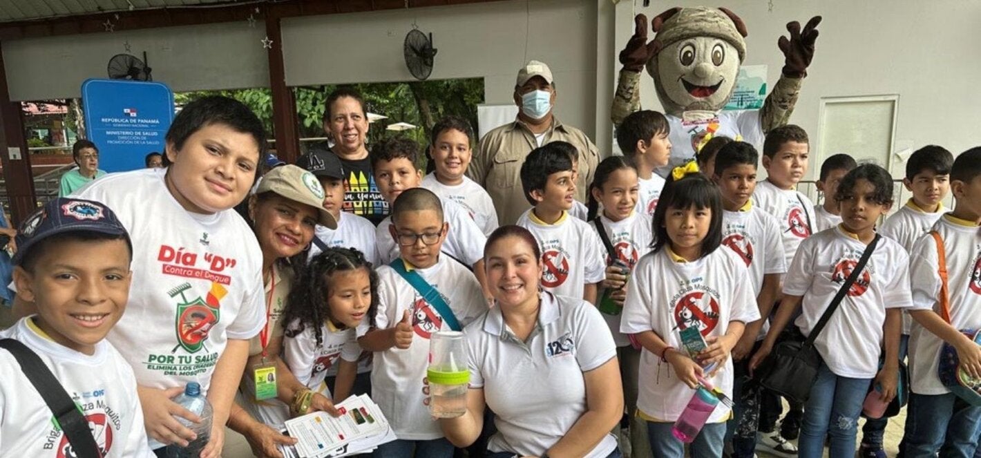 Foto grupal - La Organización Panamericana de la Salud (OPS) y el Ministerio de Salud (MINSA), conmemoraron el Día “D” contra el dengue, una jornada de movilización nacional que contó con la participación de diversas instituciones gubernamentales y sociedad civil.