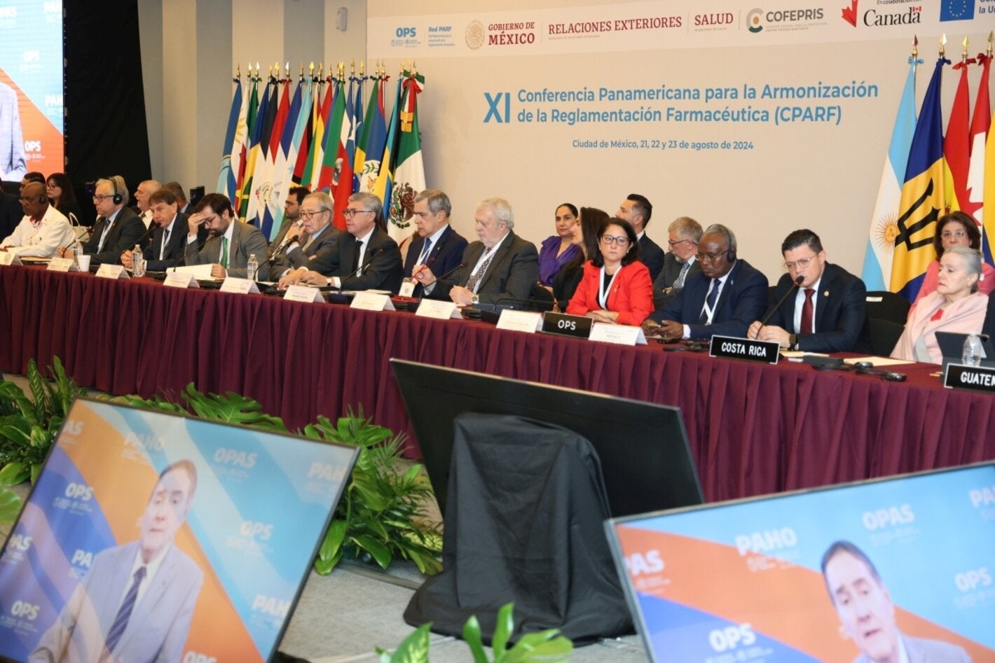 XI Conferencia PARF, foto del presidium mientras se proyecta el video mensaje del Director de OPS