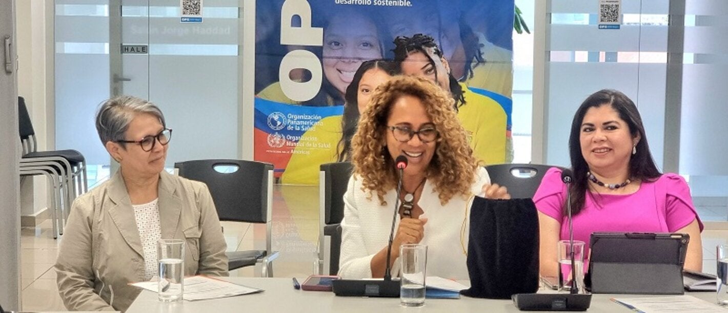 Representante de OPS en reconocimiento a coordinadoras BVS-Honduras