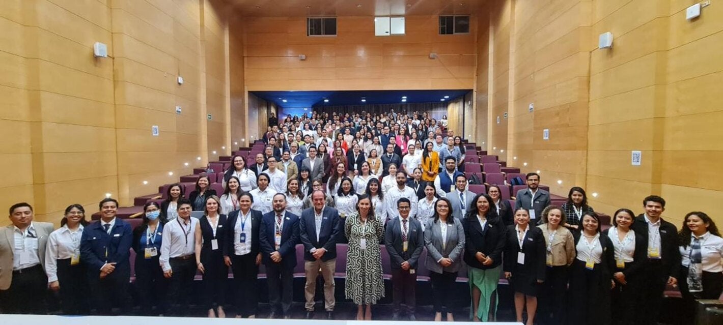 Foto de grupo de los participantes en la Jornada