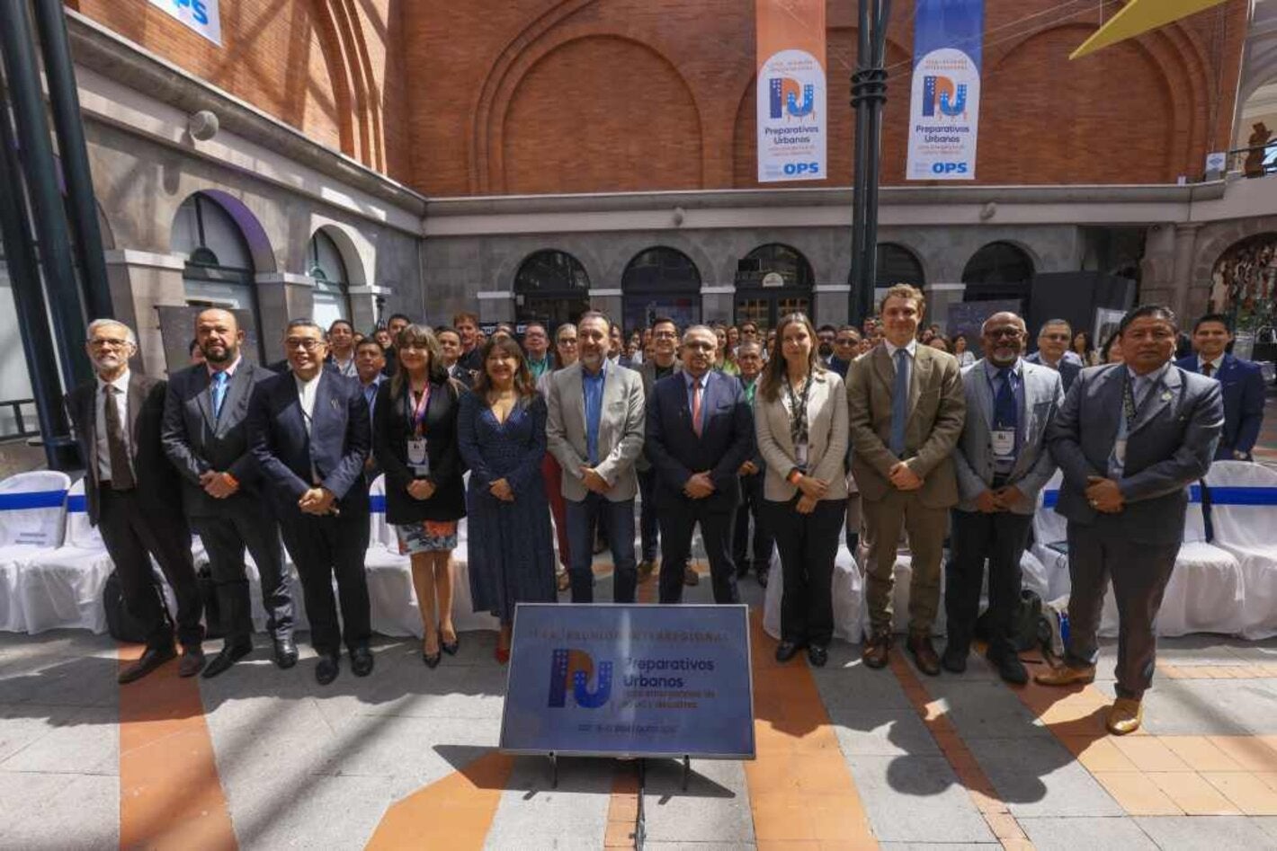 Participantes de la Primera Reunión Interregional protagonizan fotografía conmemorativa durante el segundo día del encuentro