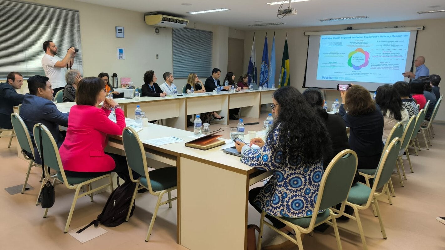 Visita a PANAFTOSA de representantes de la OMSA, OMS, UNEP y FAO