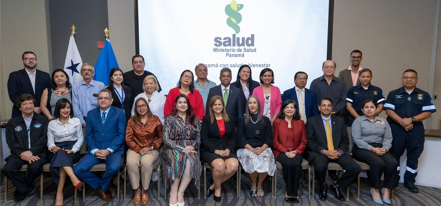 Fotografía grupal del taller de autoevaluación de las capacidades básicas para fortalecer la implementación del Reglamento Sanitario Internacional (RSI).