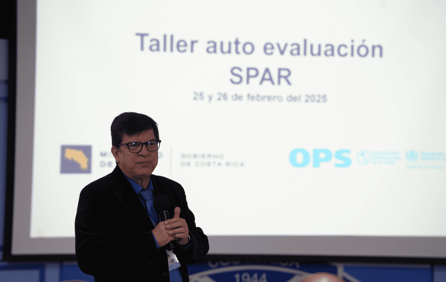 Director de Vigilancia de la Salud durante sus palabras de bienvenida