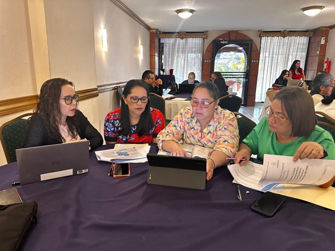 Equipo hondureño actualizando el plan estratégico de vih y TB