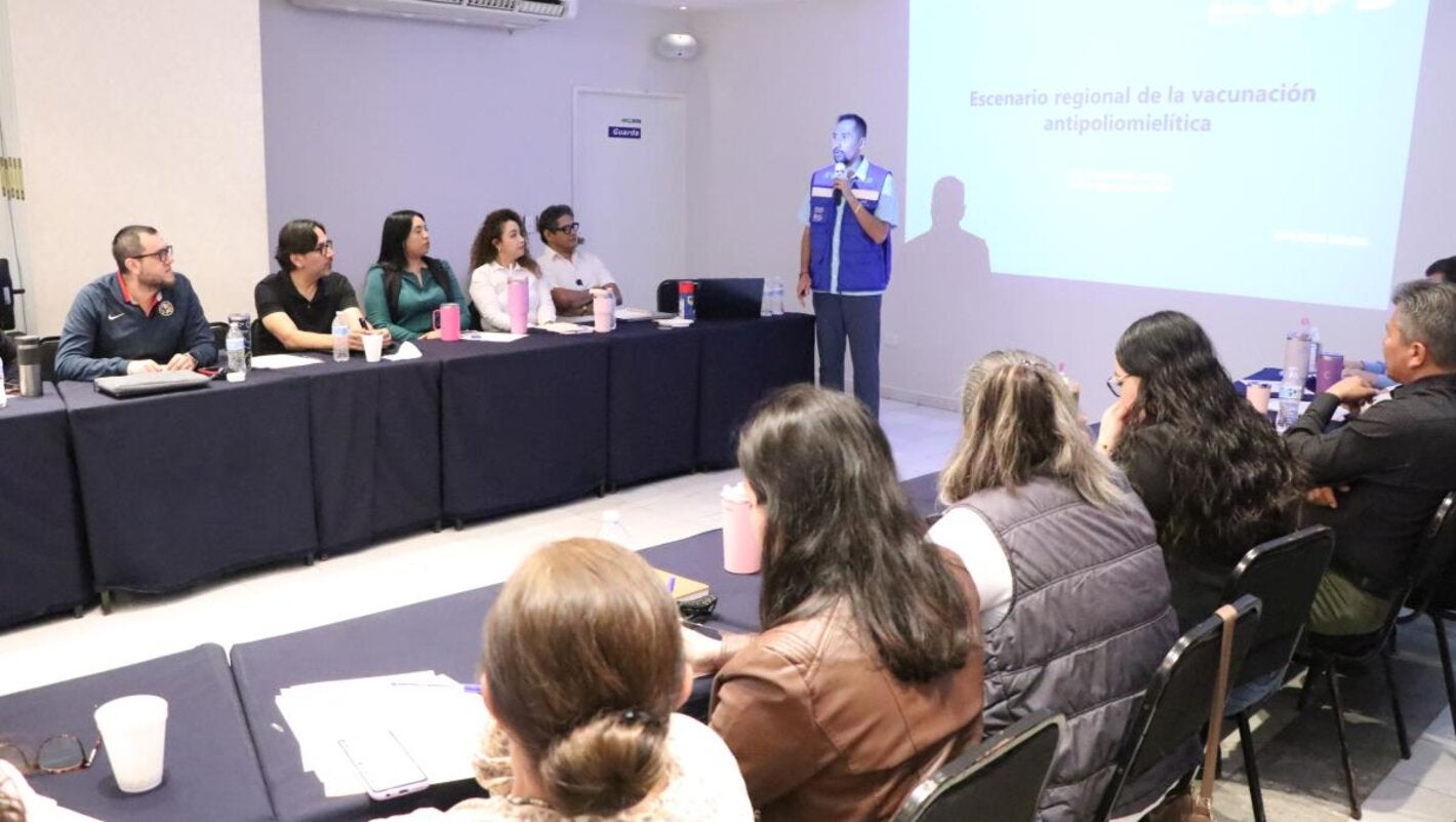 Personal de salud durante el desarrollo de ejercicios de simulación de evento o brote de polio 