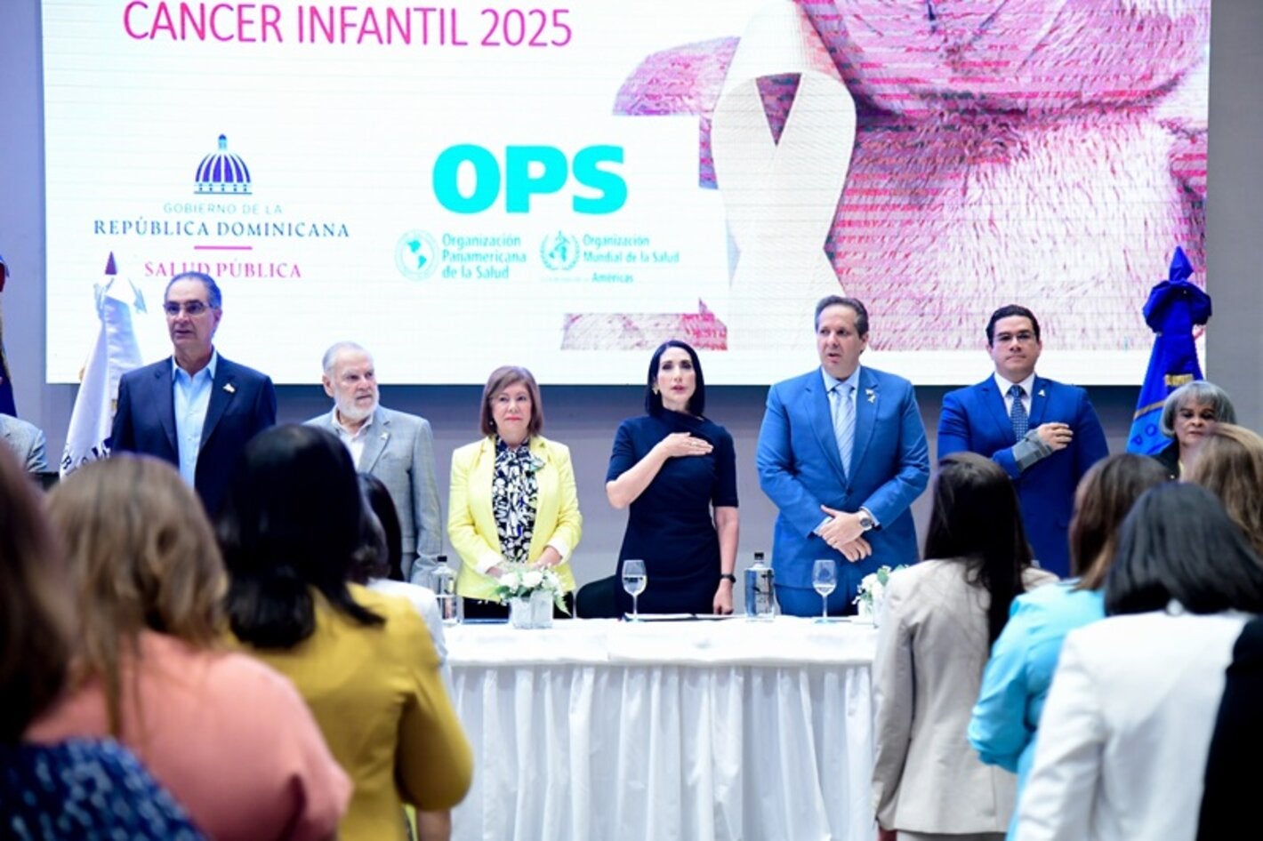 Autoridades durante conmemoran Día Internacional contra el Cáncer Infantil