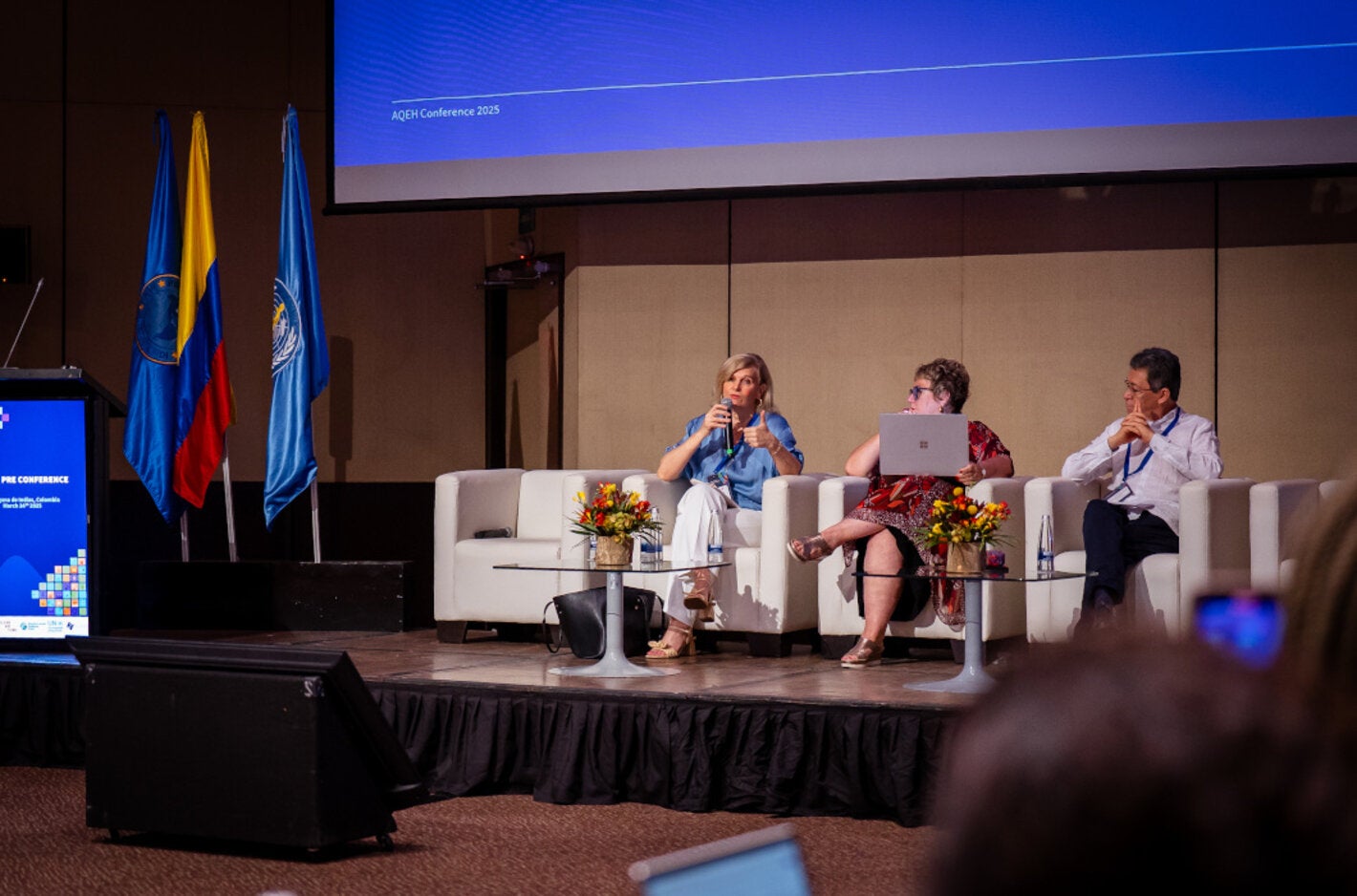 panel de Personas en la conferencia mundial del aire