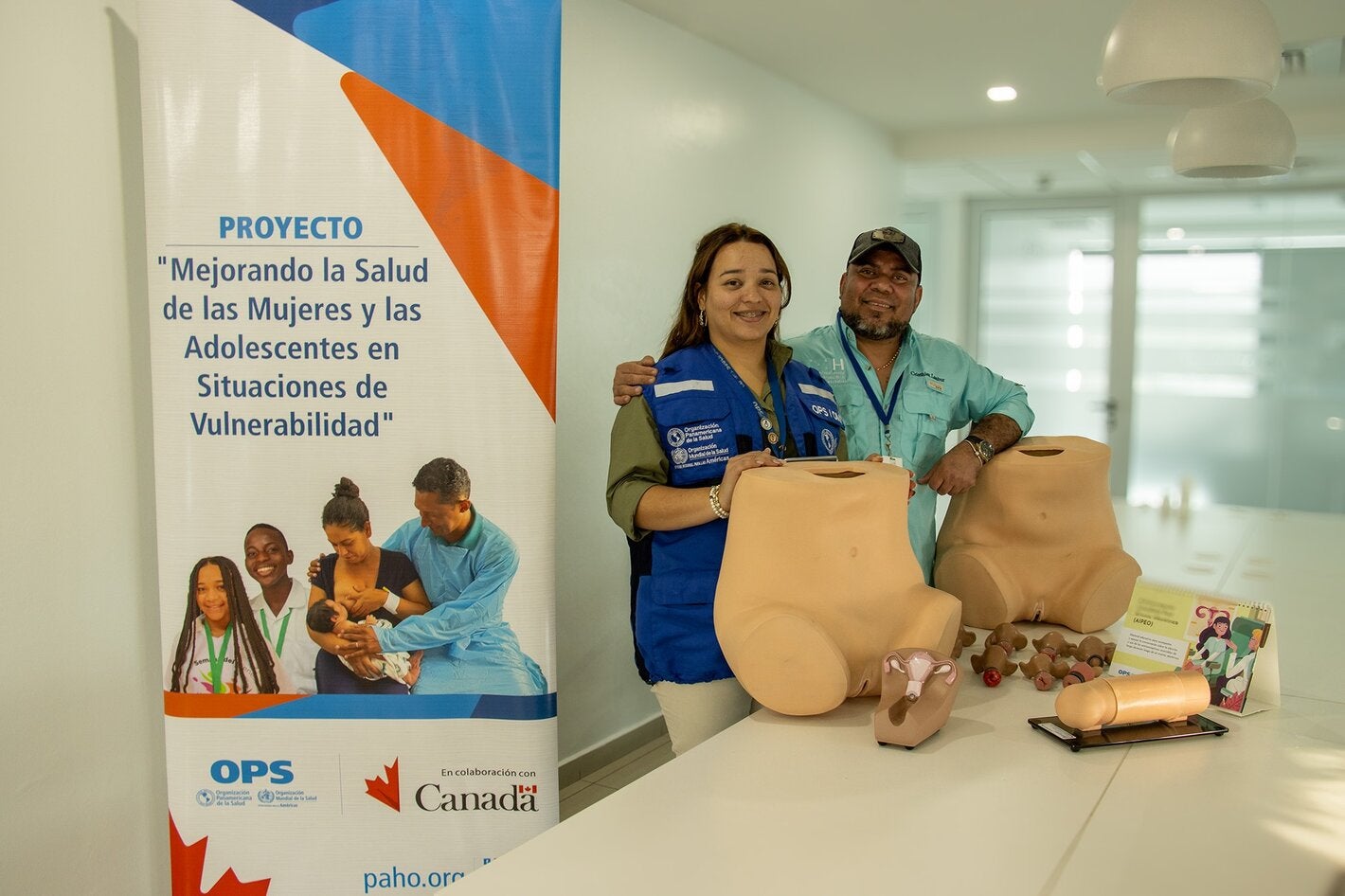 Entrega de donación de equipos para reducir la mortalidad materna en Honduras