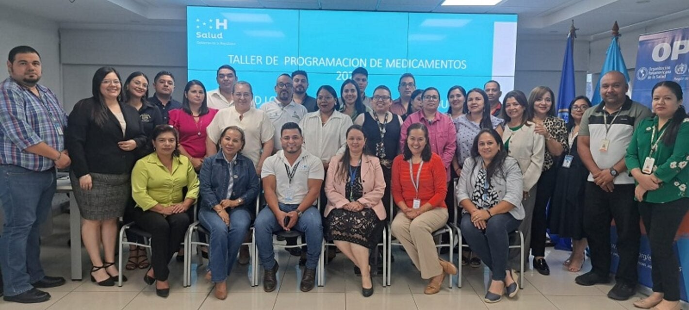 Equipos regionales en taller de programación de medicamentos